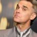Robbie Williams quiere volver a la escuela para repetir sus exámenes y demostrar que ‘no es tonto’