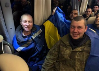 Rusia y Ucrania intercambian 300 soldados prisioneros