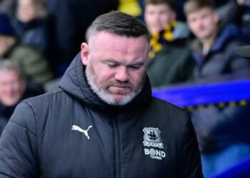 Rooney abandona banquillo del Plymouth tras solo siete meses