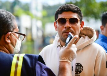 Sujeto en estado de ebriedad detenido por las autoridades en control antidoping