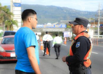 Capturado conductor peligroso en carretera al Puerto de La Libertad; no pasó la prueba de alcotest