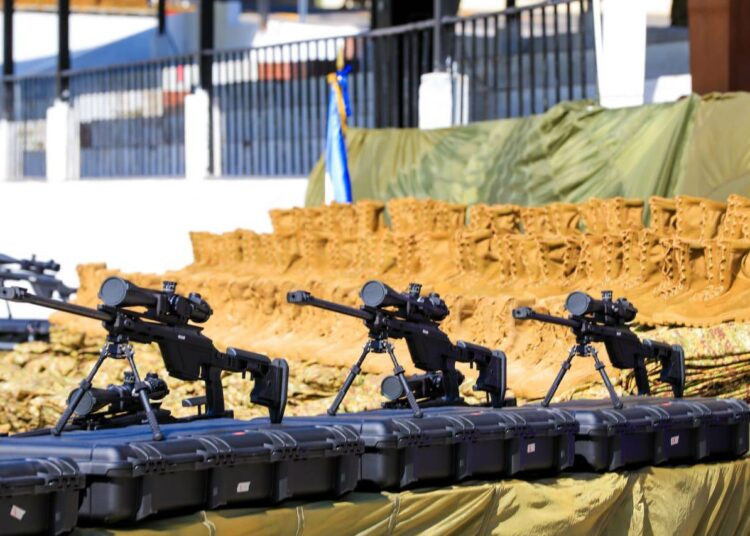 Renuevan armamento a Fuerzas Especiales del Ejército en El Salvador