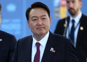 Por qué el presidente de Corea del Sur declaró repentinamente la ley marcial y la retiró horas después en medio de protestas y el rechazo parlamentario
