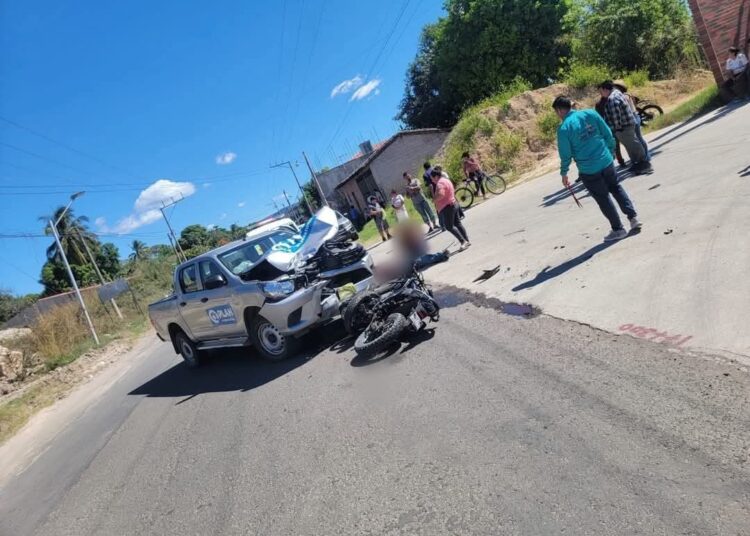 Motociclista pierde la vida al ser impactado por un pick up en San Isidro Cabañas