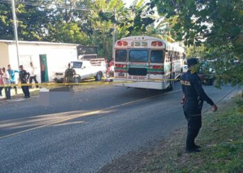 Tres fallecidos y al menos 5 lesionados en accidente de tránsito a la altura de Cuyultitán