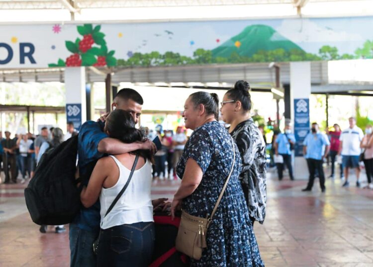 17 mil pasajeros diarios y $125 millones en divisas proyecta El Salvador en vacaciones de fin de año