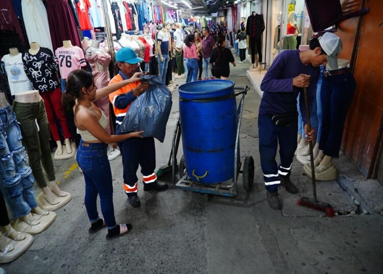 Plan Campana 2024 recolecta 6 toneladas de basura diarias en el Centro Histórico de San Salvador