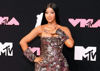 Cardi B revela la exorbitante suma que gasta al mes