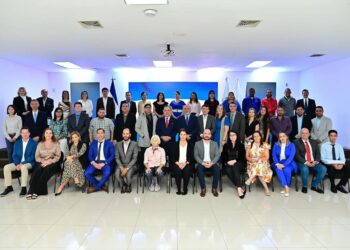 44 personas de Noruega, Canadá, España, China, Rusia y otros países adquieren la nacionalidad salvadoreña