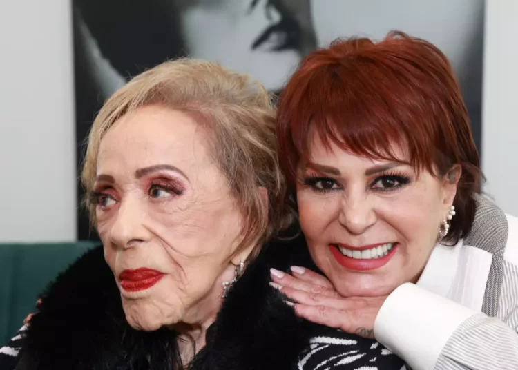 Alejandra Guzmán regresa a los escenarios tras la muerte de Silvia Pinal