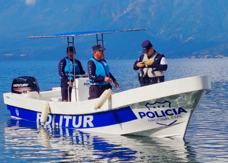 POLITUR fortalece la protección de los turistas en todo el país