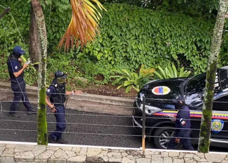 Caracas incrementa asedio a la embajada de Argentina