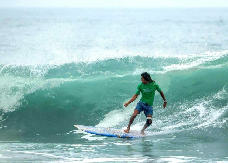 Henry Salinas avanzó a semifinales en el Surf City El Salvador ALAS Pro Tour 2024