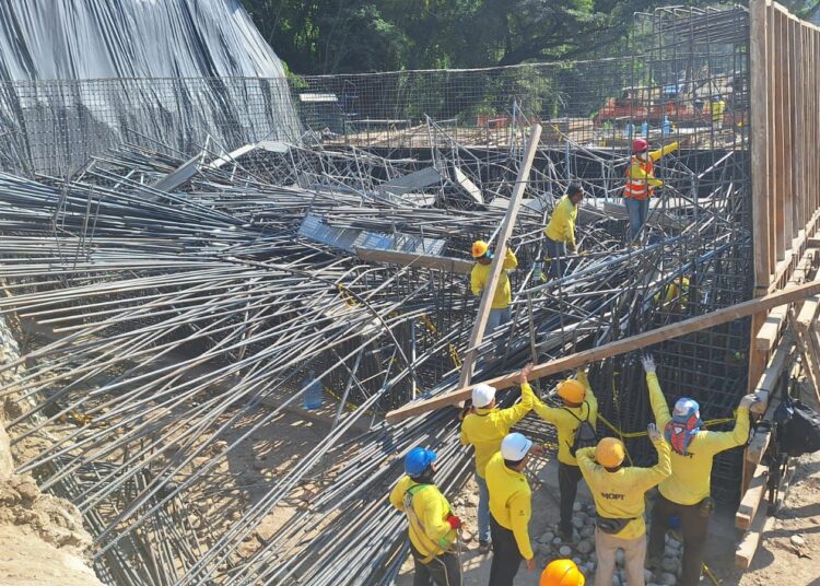 Tras sismo del viernes, MOP reporta 4 lesionados en el tramo Los Chorros al colapsar estructura de hierro
