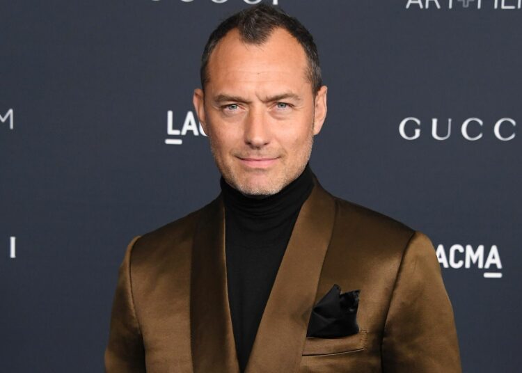 Jude Law se arrepiente de no haber protegido su vida privada