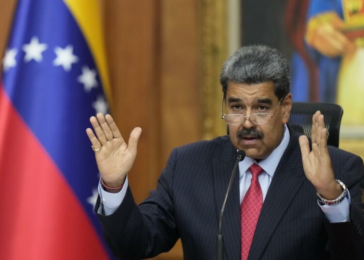 Maduro dice que movilizará a sus seguidores por investidura