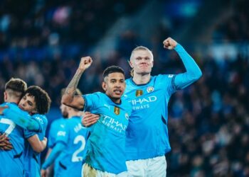 Manchester City venció a Leicester en la Premier League y Pep Guardiola sonrió en su partido número 500 como DT de los Ciudadanos