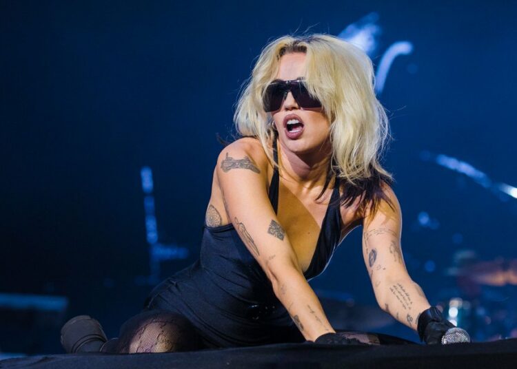 Miley Cyrus quiere empezar ‘de nuevo’ en 2025