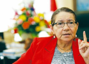 Ministro de Trabajo exige renovación política y critica legado del FMLN