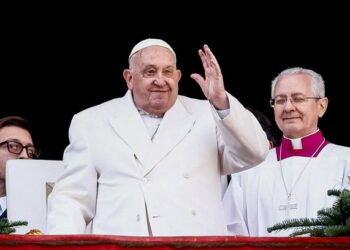 El papa Francisco pidió silenciar las armas en Medio Oriente durante la celebración del día de Navidad