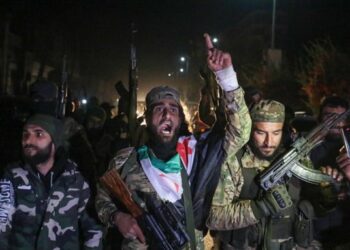 Rebeldes sirios derrocan al presidente Assad, en paradero desconocido, después de más de 13 años de guerra