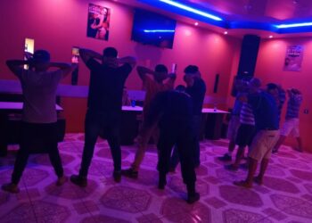 Policía realiza operativos en bares y discotecas, en búsqueda de delincuentes