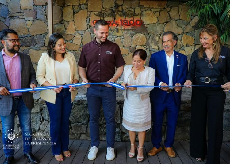 Más empresarios invierten en turismo en el Lago de Coatepeque