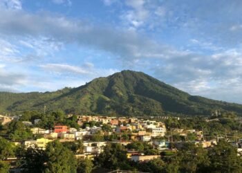 Retumbos sobre la capital de San Salvador alarma a salvadoreños