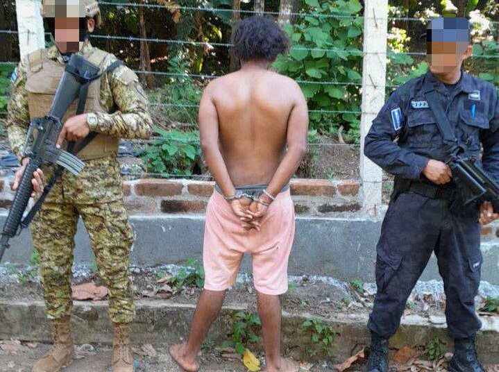 Capturan a hombre al momento que atacaba con arma blanca a otra persona