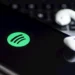 Spotify mostró por error contenido para adultos al buscar el nombre de canciones populares