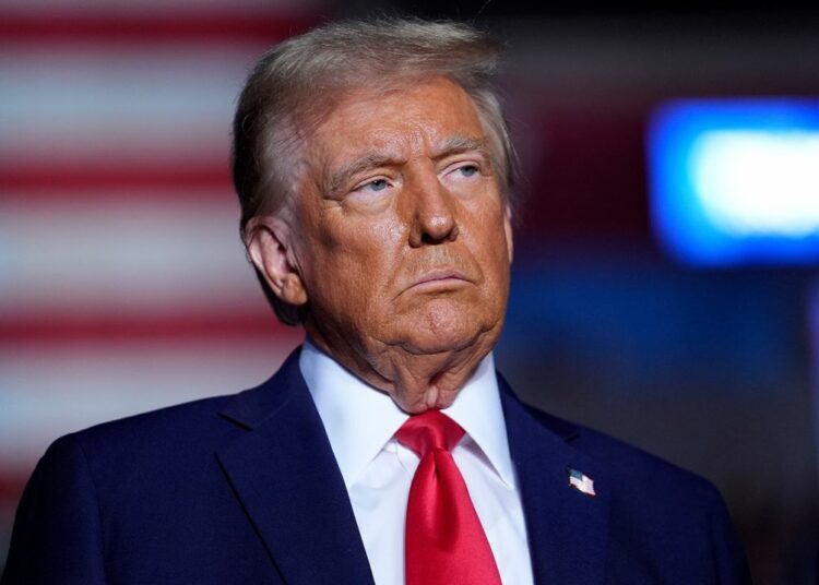 Donald Trump advirtió a los países del BRICS que se enfrentarán a aranceles del 100% si intentan debilitar al dólar