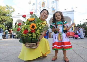 Católicos salvadoreños acuden a venerar a la Virgen de Guadalupe en Antiguo Cuscatlán