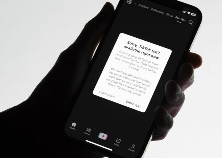 TikTok suspendió sus operaciones en Estados Unidos tras el fallo del Tribunal Supremo