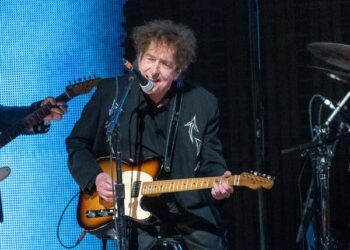 Se vendió el borrador de una canción de Bob Dylan en una subasta por 508.000 dólares