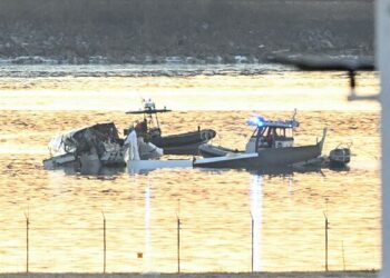 El audio de la torre de control antes, durante y después de la colisión aérea en Washington: “Tienen aeronave a la vista”