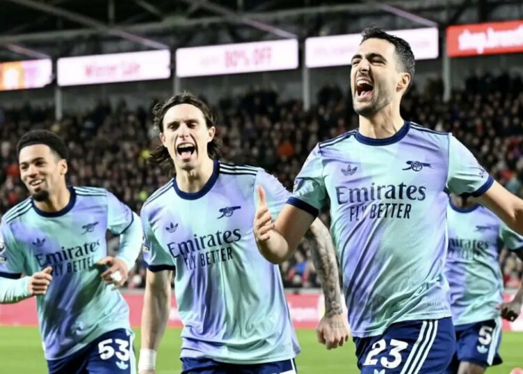 El Arsenal remonta con autoridad al Brentford para seguir el ritmo del Liverpool