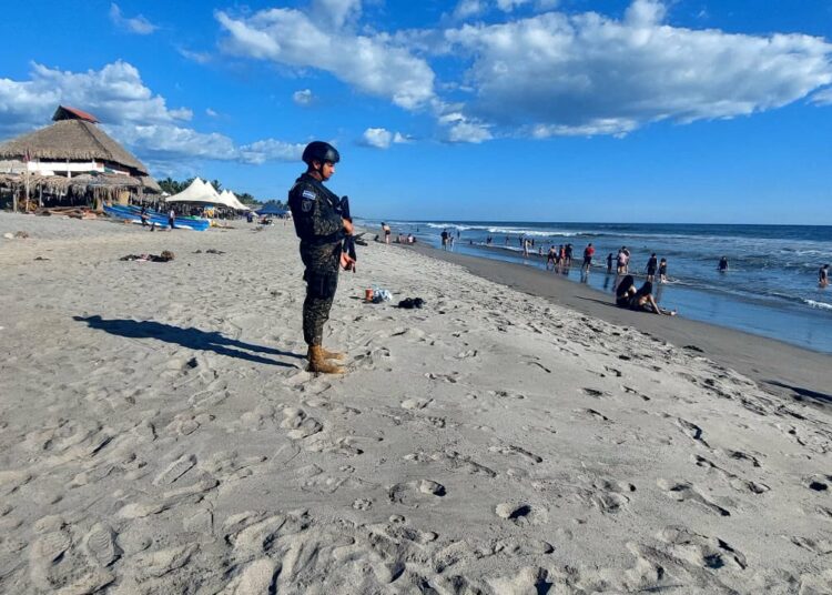 Fuerza Armada refuerza seguridad en parques y centros turísticos del país