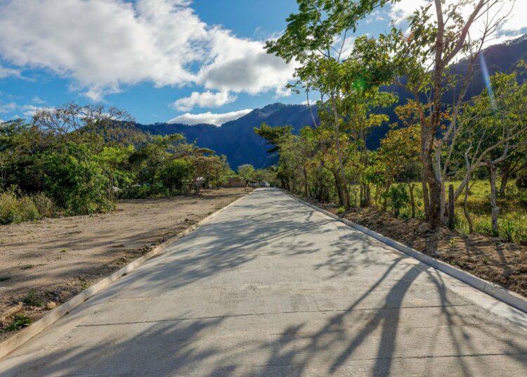 Gobierno entrega calle de concreto en El Tablón, chalatenango