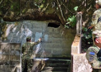 Fuerza Armada borra grafitis de la MS en San Vicente tras denuncia ciudadana