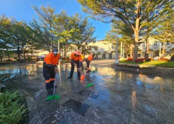 Alcaldía de San Salvador Centro realiza limpieza y lavado de la Plaza Libertad
