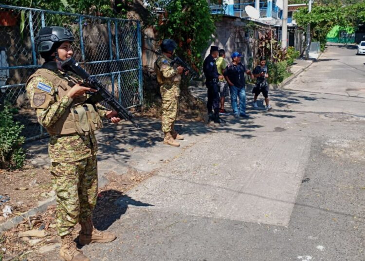 Personal militar ejecuta acciones de seguridad en el departamento de La Libertad