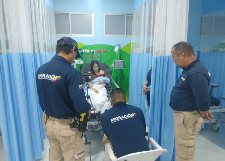Mujer en proceso de parto es detenida por la Interpol en hospital de Colombia