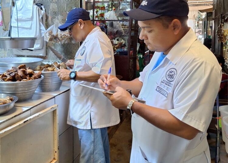 Realizan jornada de limpieza e inspeccionan el Mercado Central