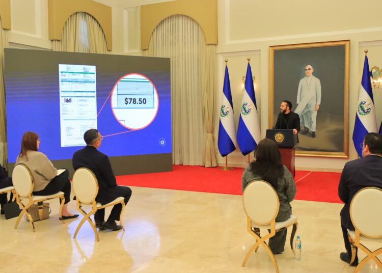 Gobierno anuncia pago total de recibos de agua y luz en enero para el 95 % de los hogares salvadoreños