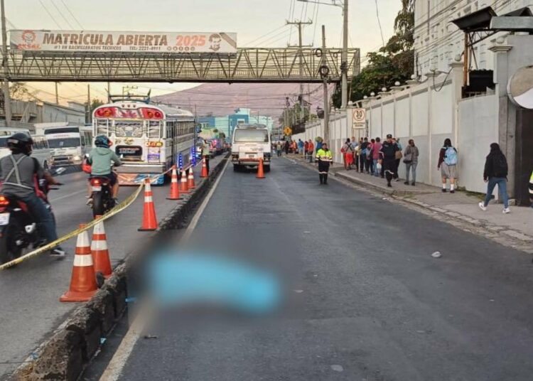 Persona muere atropellada por una coaster cerca del Mercado La Tiendona