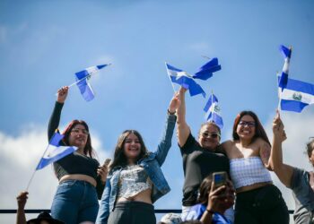 Gobierno de El Salvador facilita reinscripción al TPS con asesoría gratuita en EEUU