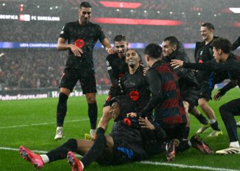 Un Barcelona épico ve la luz de octavos tras una remontada historia ante el Benfica