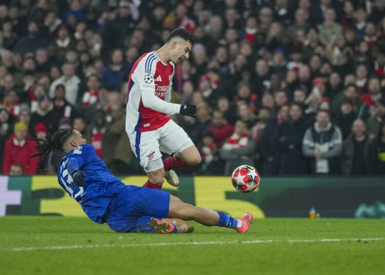 Arsenal golea 3-0 a Dinamo Zagreb