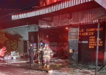 Controlado incendio en viviendas de Santa Ana con apoyo de la municipalidad e instituciones de primera respuesta