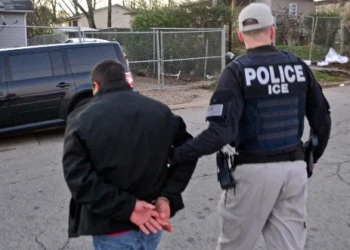 El Servicio de Inmigración de Estados Unidos anunció el arresto de más de 500 indocumentados